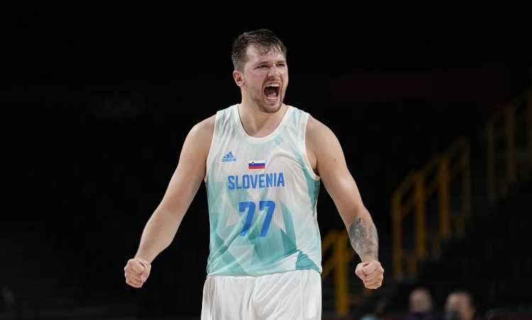 英雄联盟世界赛官网入口-湖记：东契奇两战出场44分钟得45分 换算成NBA比赛大约场均37分