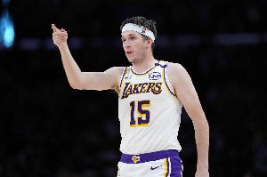 S赛直播页面-里夫斯：对手的三分投得很准 必须要在防守上做得更好